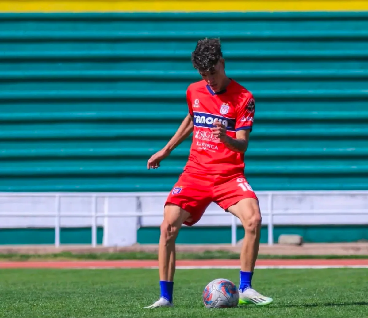 Caiçara confirma acerto com atacante argentino Theo Lopez para o Piauiense Série B 2026