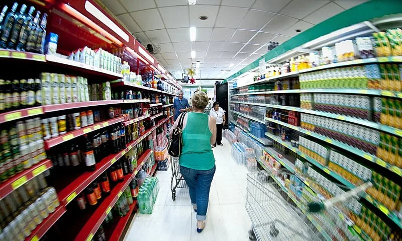 Intenção de consumo sobe e se aproxima da zona de satisfação no Paraná