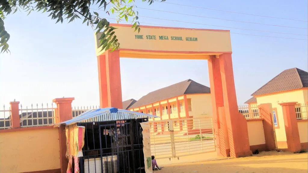 Nigeria: des jihadistes assiègent une ville du nord-est, l'armée ordonne un couvre-feu